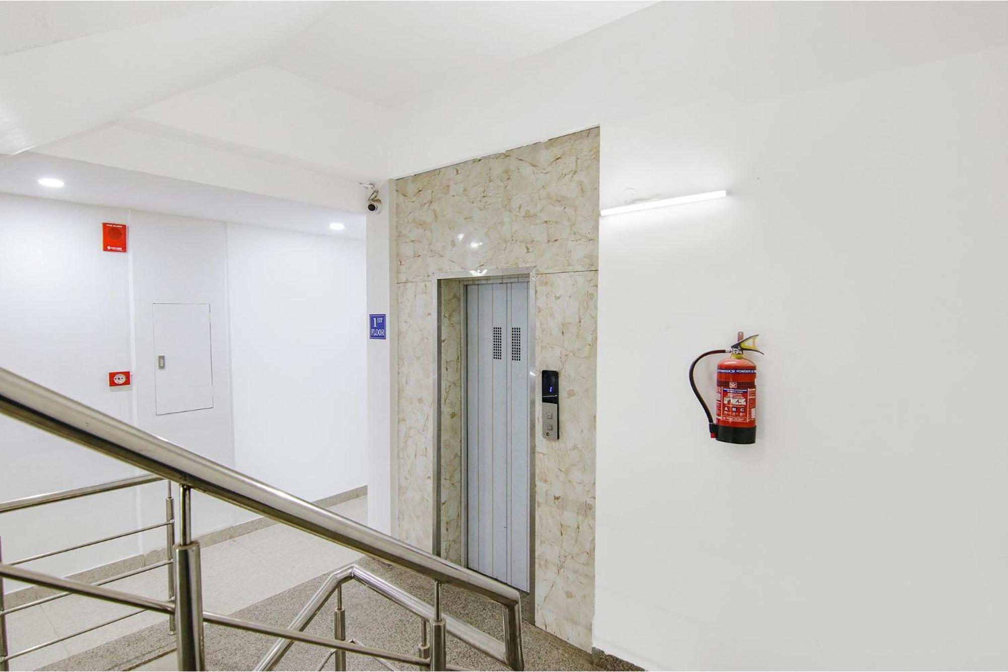 Fabhotel Gp Royal Csandígarh Kültér fotó